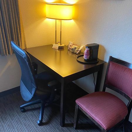 Blossom Hotel & Suites Traverse City Exteriör bild