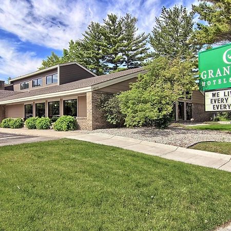 Blossom Hotel & Suites Traverse City Exteriör bild