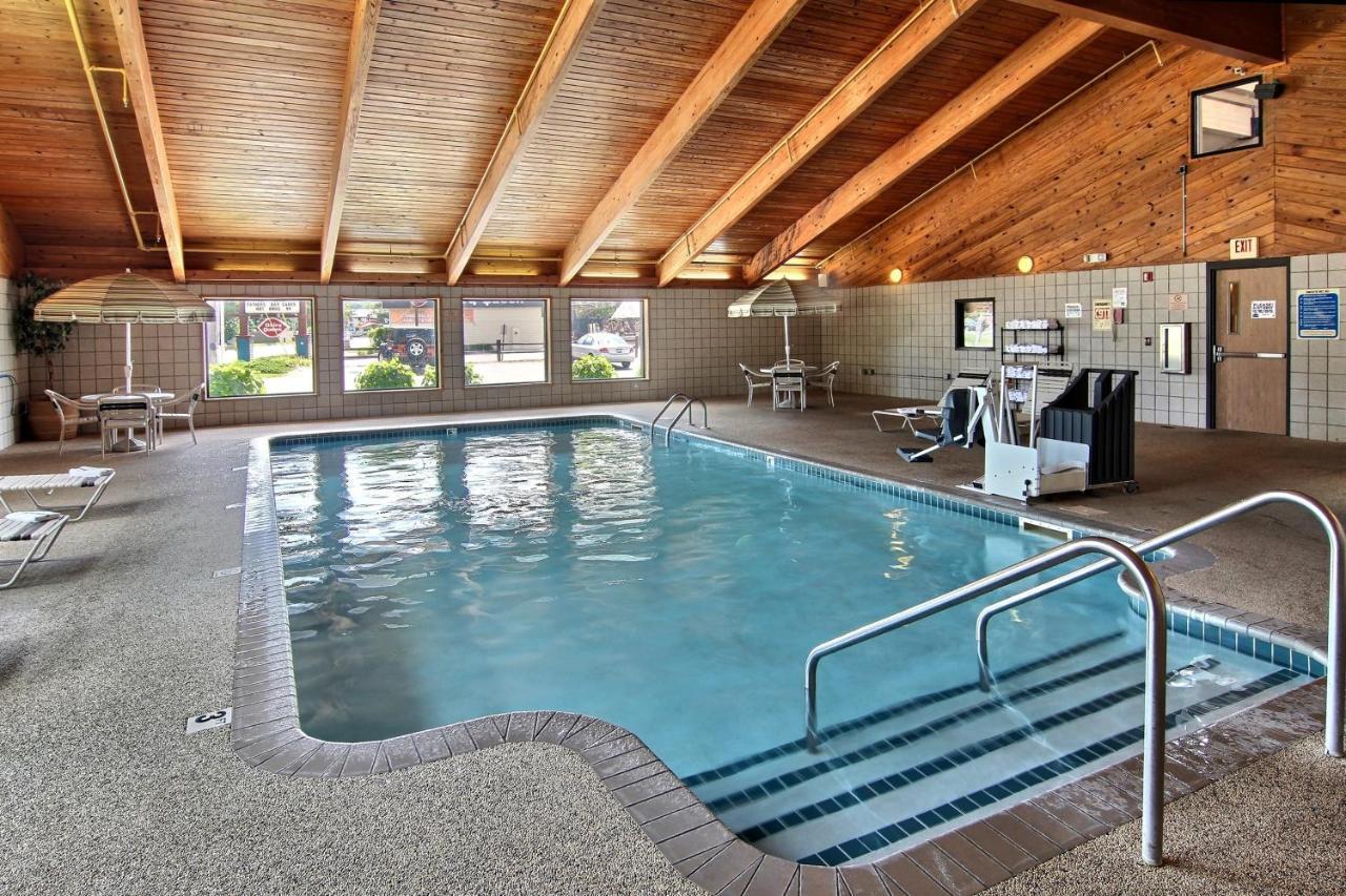 Blossom Hotel & Suites Traverse City Exteriör bild