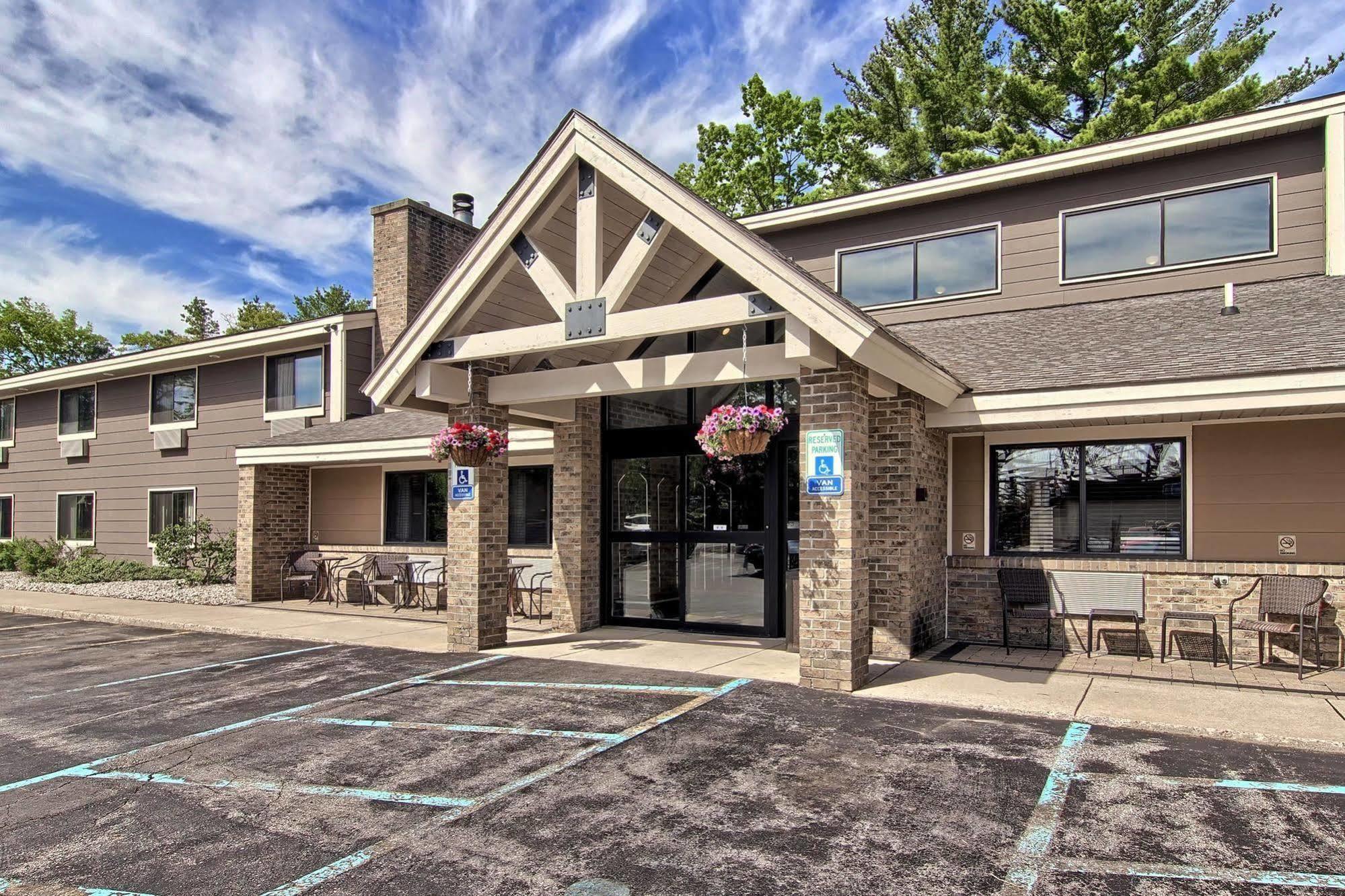 Blossom Hotel & Suites Traverse City Exteriör bild