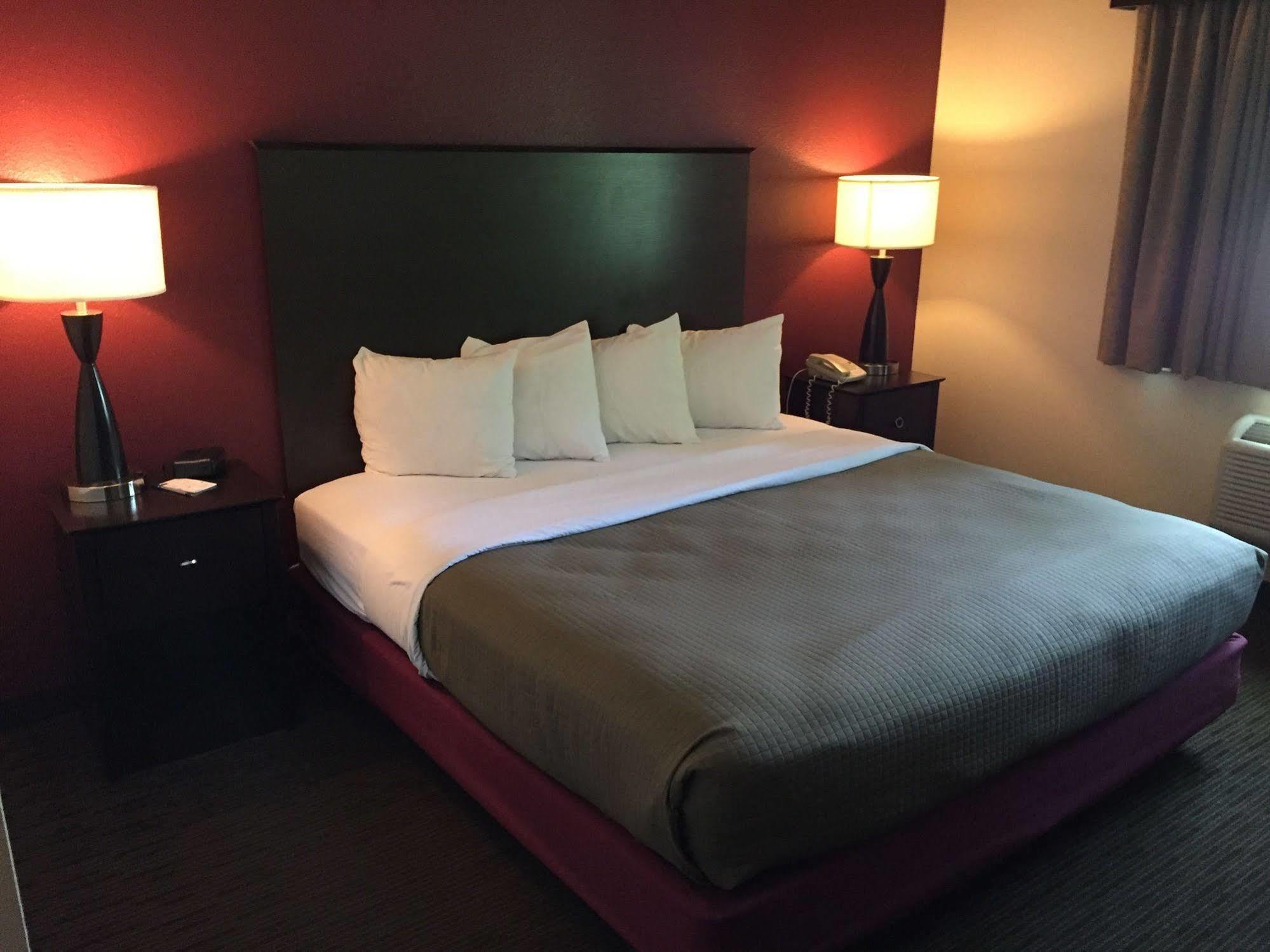 Blossom Hotel & Suites Traverse City Exteriör bild