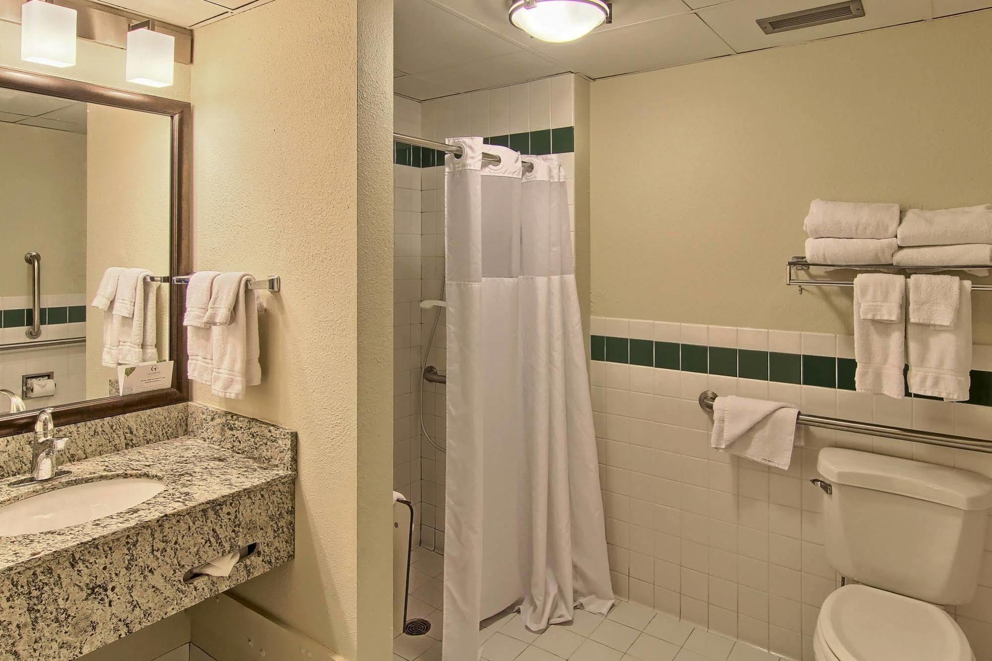 Blossom Hotel & Suites Traverse City Exteriör bild
