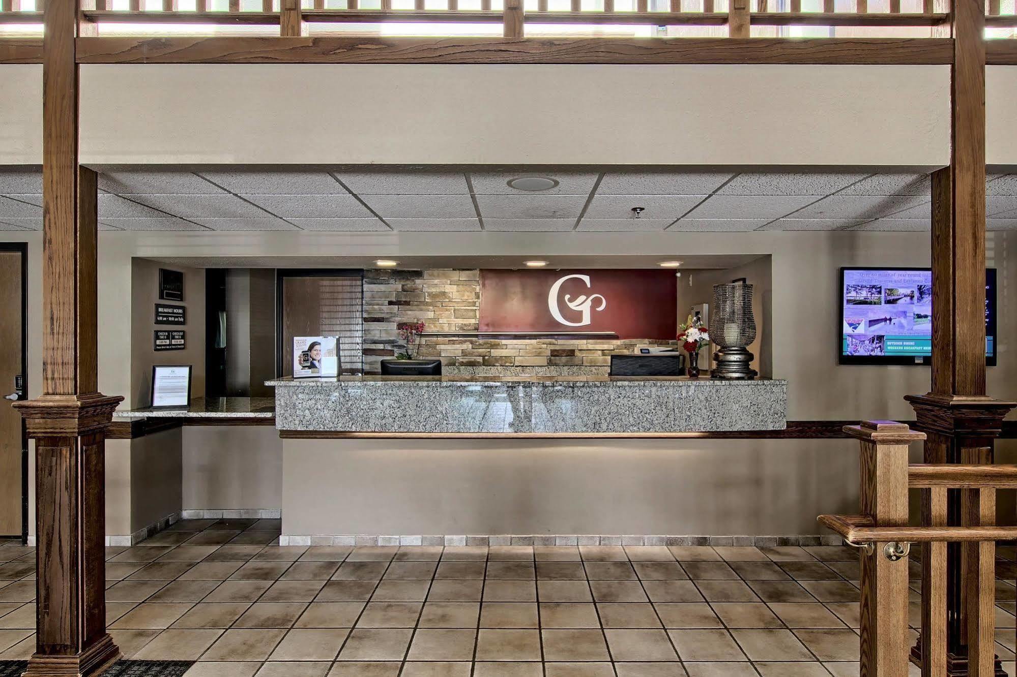 Blossom Hotel & Suites Traverse City Exteriör bild