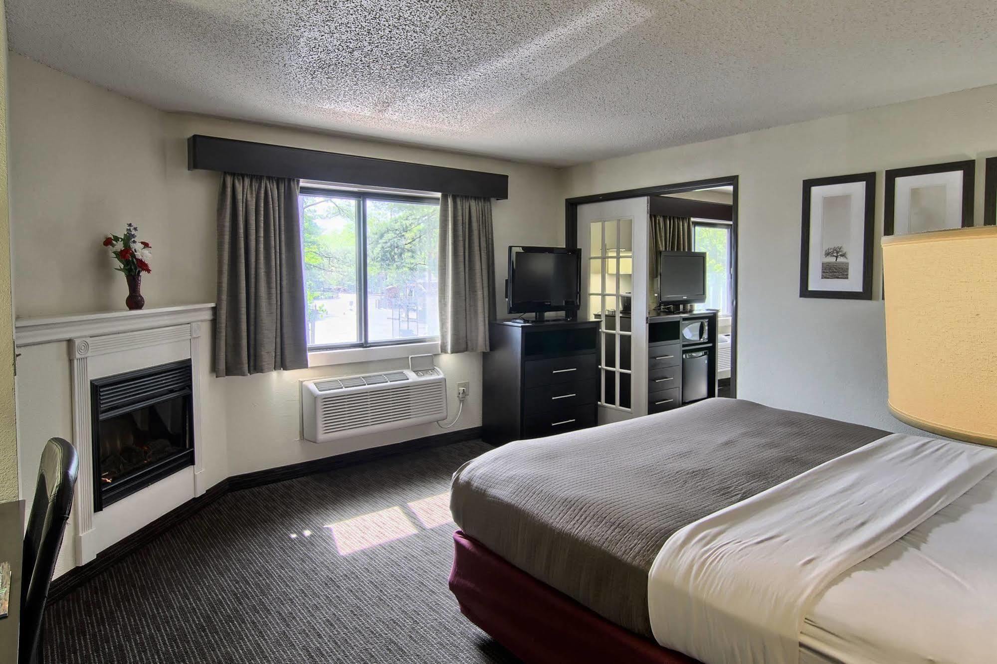 Blossom Hotel & Suites Traverse City Exteriör bild