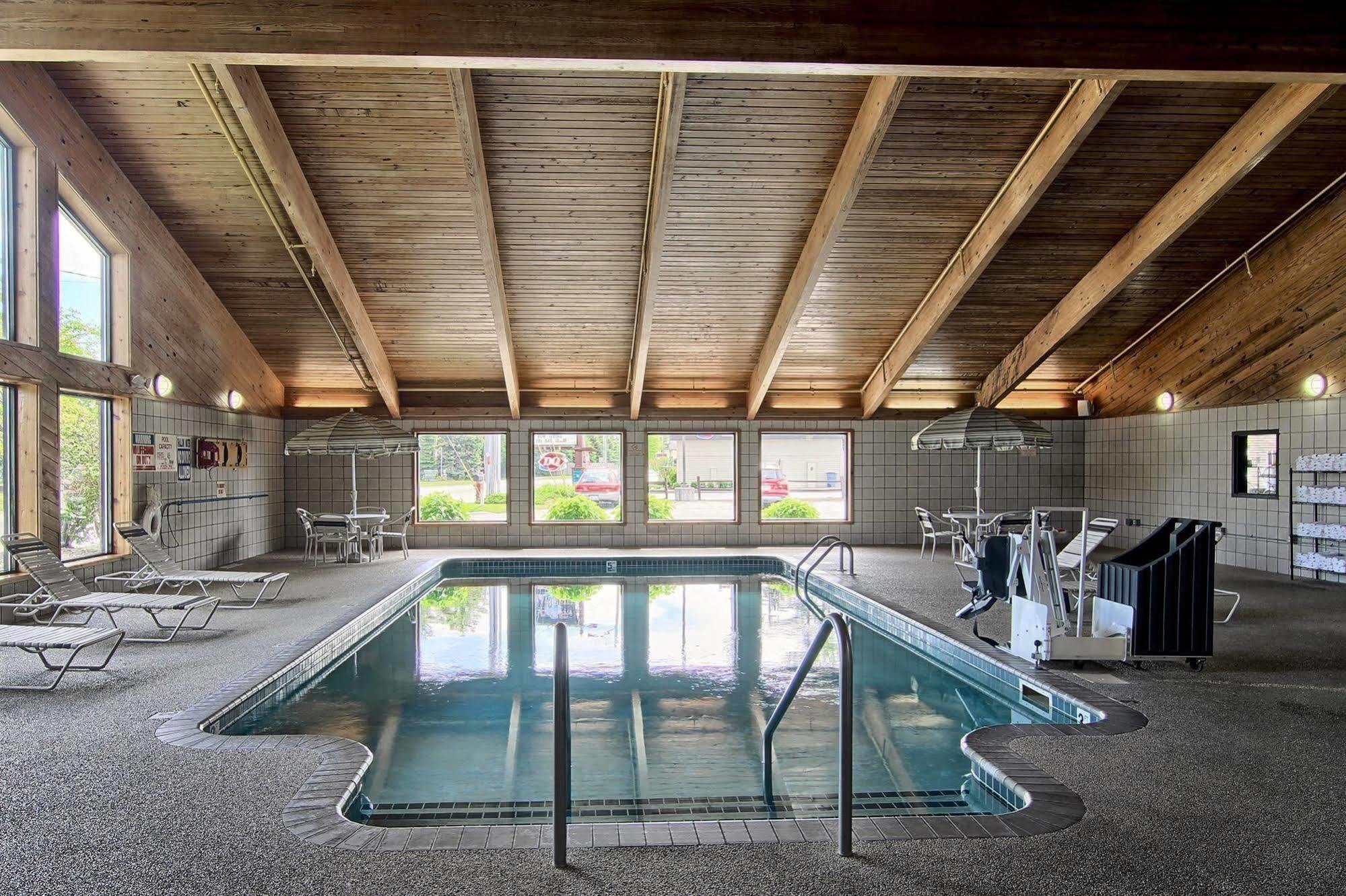 Blossom Hotel & Suites Traverse City Exteriör bild